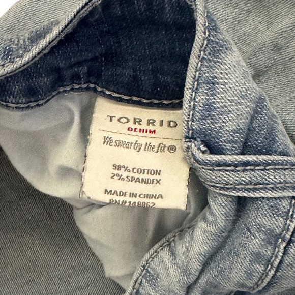 Torrid Boyfriend Jeans Distressed Ripped Women's Size 20 - Picture 5 of 8